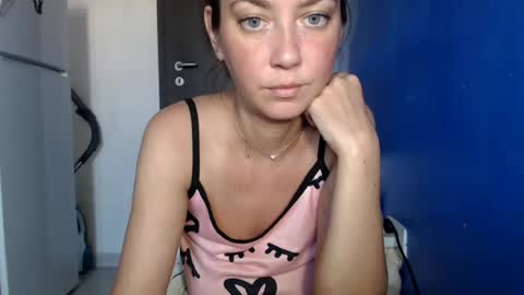 petite_danielle online show from 2, 8, 2026