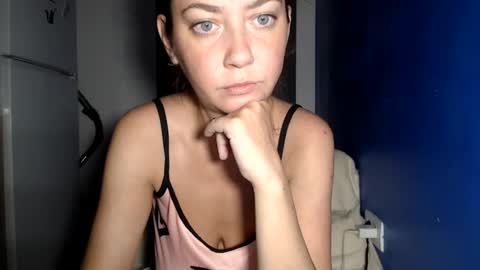 petite_danielle online show from 4, 8, 2026