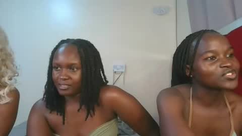 Snapshot of petite_luxe1 chatting on 22, 6, 2026 Luxe online show from 22, 6, 2026