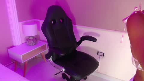 petite luxury online show from 20, 10, 2025