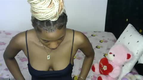 Snapshot of petite_princes chatting on 6, 12, 2024 petite_princes online show from 6, 12, 2024