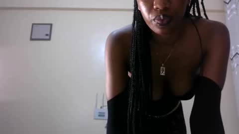 Snapshot of petite_princes chatting on 6, 3, 2025 petite_princes online show from 6, 3, 2025