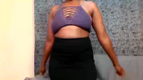 petite_queen001 online show from 11, 3, 2026