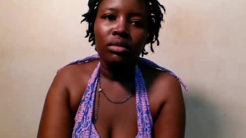 petite_queen001 online show from 16, 3, 2026