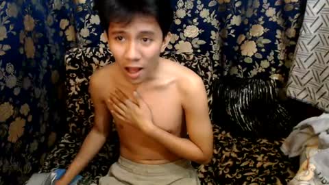Snapshot of petiteasian_boy chatting on 23, 6, 2026 cute vir online show from 23, 6, 2026