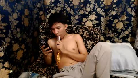 Snapshot of petiteasian_boy chatting on 3, 7, 2026 cute vir online show from 3, 7, 2026