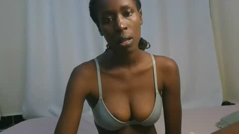 Snapshot of petiteblackjuicy chatting on 6, 7, 2026 Amara online show from 6, 7, 2026