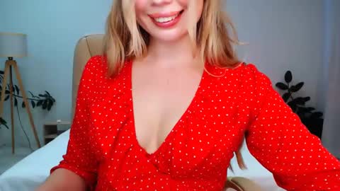 Snapshot of petitefleurx chatting on 1, 1, 2025 petitefleurx online show from 1, 1, 2025