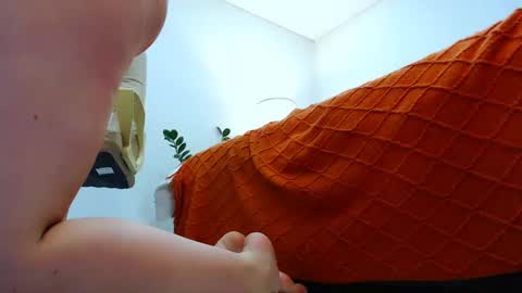 Snapshot of petitefleurx chatting on 1, 1, 2025 petitefleurx online show from 1, 1, 2025