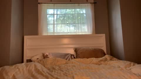 Snapshot of petitegirluvsdick chatting on 11, 7, 2026 Bella online show from 11, 7, 2026