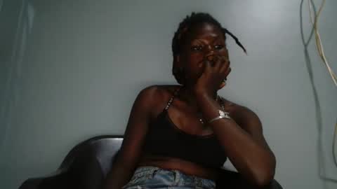 Snapshot of petiteme1 chatting on 15, 2, 2026 petiteme1 online show from 15, 2, 2026