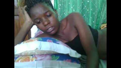 petitesweetchiq online show from 30, 10, 2025