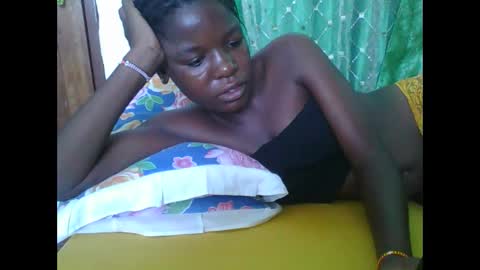 petitesweetchiq online show from 2, 12, 2025