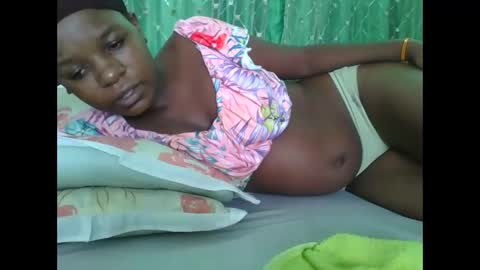 petitesweetchiq online show from 22, 3, 2026