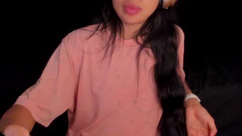 Snapshot of petitgirl_ chatting on 15, 12, 2024 J A S S online show from 15, 12, 2024