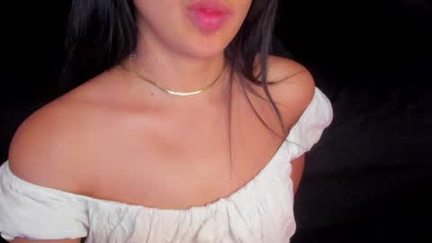 Snapshot of petitgirl_ chatting on 22, 12, 2024 J A S S online show from 22, 12, 2024