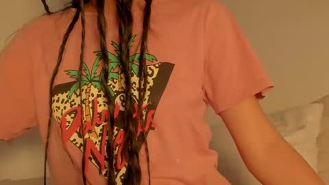 Snapshot of petitgirl_ chatting on 1, 3, 2025 J A S S online show from 1, 3, 2025