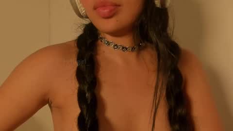 Snapshot of petitgirl_ chatting on 8, 3, 2025 J A S S online show from 8, 3, 2025