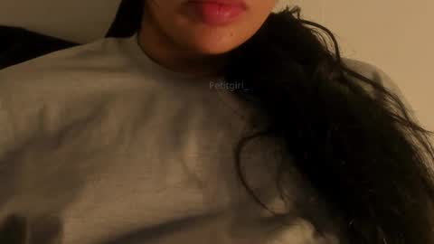 Snapshot of petitgirl_ chatting on 20, 10, 2025 J A S S online show from 20, 10, 2025