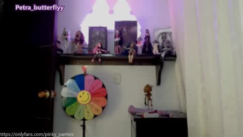 i.. .U can call me Nick ....    Help me to reach 200 thumbs up online show from 11, 3, 2025