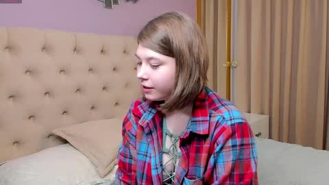 Snapshot of petulagambee chatting on 22, 12, 2024 Kate online show from 22, 12, 2024