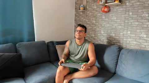 Snapshot of philipe_inzagui chatting on 27, 10, 2025 Philipe online show from 27, 10, 2025