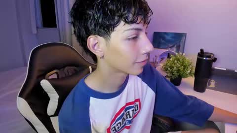 Phil.   INDEPENDENT MODEL online show from 19, 10, 2025
