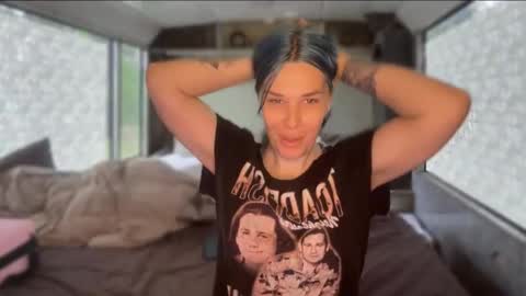 phoebebobebe online show from 27, 10, 2025