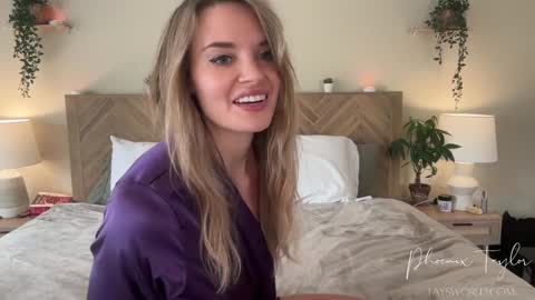 PHOENIX TAYLOR online show from 29, 11, 2025
