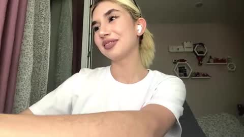 Snapshot of phylissrzucidlo chatting on 11, 7, 2026 Laura online show from 11, 7, 2026