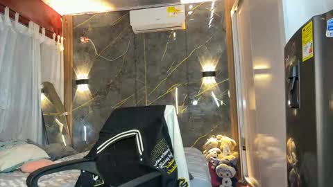 pichon_baby online show from 18, 12, 2025