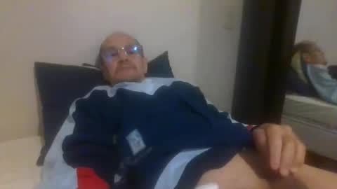 Snapshot of pichoun71 chatting on 9, 11, 2025 pichoun71 online show from 9, 11, 2025