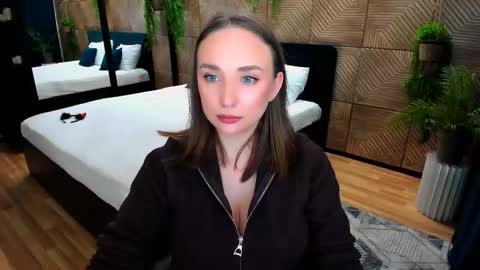 Emelie online show from 22, 10, 2025