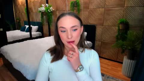 Emelie online show from 1, 12, 2025