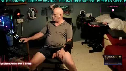 Snapshot of pilot_dave_69 chatting on 26, 10, 2025 Dave online show from 26, 10, 2025