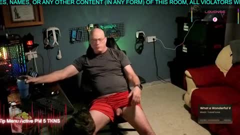 Snapshot of pilot_dave_69 chatting on 10, 11, 2025 Dave online show from 10, 11, 2025