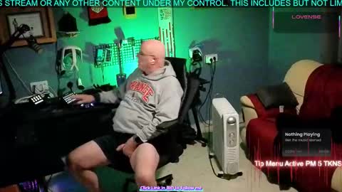 Snapshot of pilot_dave_69 chatting on 23, 11, 2025 Dave online show from 23, 11, 2025