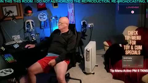 Snapshot of pilot_dave_69 chatting on 25, 11, 2025 Dave online show from 25, 11, 2025