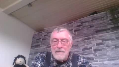 Snapshot of pinholder chatting on 29, 10, 2025 Michael online show from 29, 10, 2025