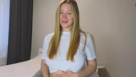 Snapshot of pink_rosee_ chatting on 28, 9, 2025   online show from 28, 9, 2025