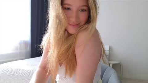 Snapshot of pink_rosee_ chatting on 8, 10, 2025   online show from 8, 10, 2025