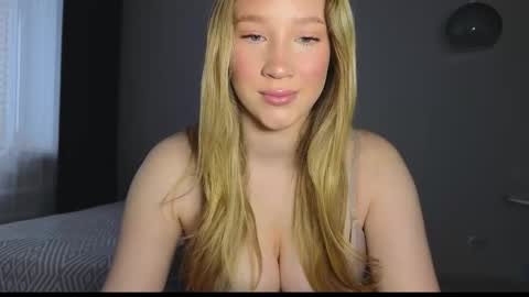 Snapshot of pink_rosee_ chatting on 9, 10, 2025   online show from 9, 10, 2025