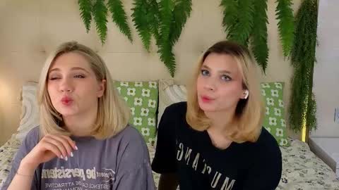 Snapshot of pinkadele chatting on 3, 11, 2025 Adele online show from 3, 11, 2025