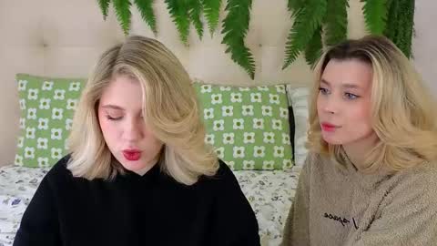 Snapshot of pinkadele chatting on 5, 11, 2025 Adele online show from 5, 11, 2025