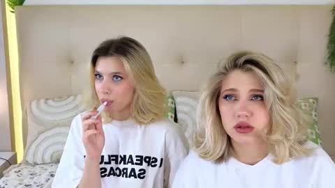 Snapshot of pinkadele chatting on 20, 11, 2025 Adele online show from 20, 11, 2025