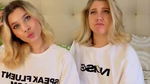 Snapshot of pinkadele chatting on 4, 12, 2025 Adele online show from 4, 12, 2025