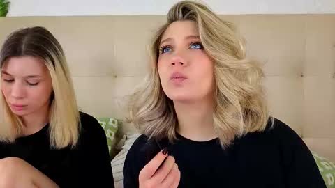 Snapshot of pinkadele chatting on 15, 12, 2025 Adele online show from 15, 12, 2025