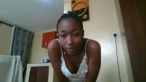 Snapshot of pinkaura_ chatting on 6, 10, 2025 PinkyAura online show from 6, 10, 2025
