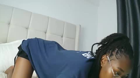 Snapshot of pinkaura_ chatting on 18, 1, 2026 PinkyAura online show from 18, 1, 2026