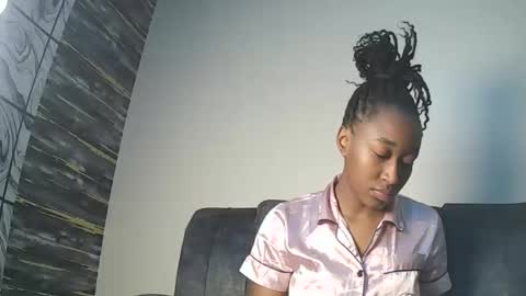 Snapshot of pinkaura_ chatting on 11, 2, 2026 PinkyAura online show from 11, 2, 2026